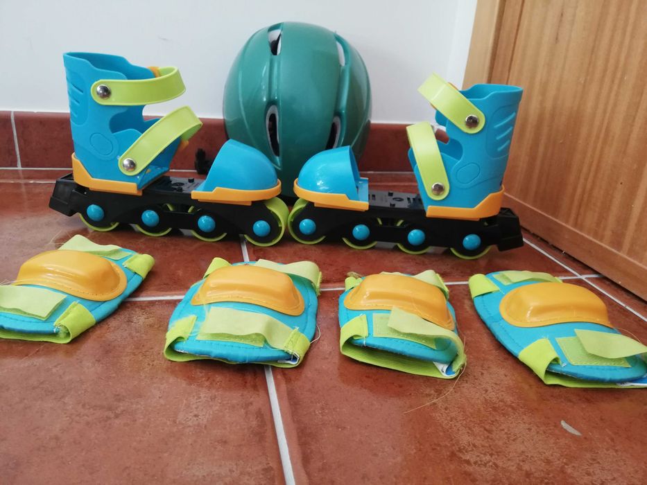 Roller Skates with Knee Pads, Elbow Pads, and Helmet64737892117379124