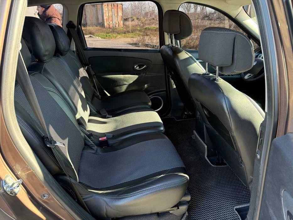 Renault Grand Scénic 3 2010 год 2.0 бензин