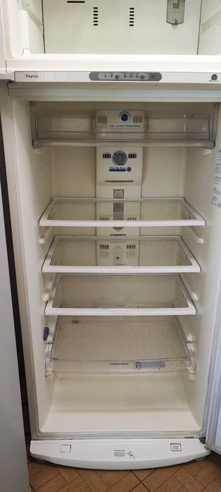 Продаю холодильник Whirlpool 4000 грн