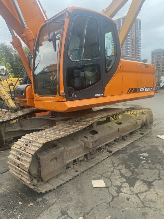 Екскаватор гусеничний Doosan DX225LC