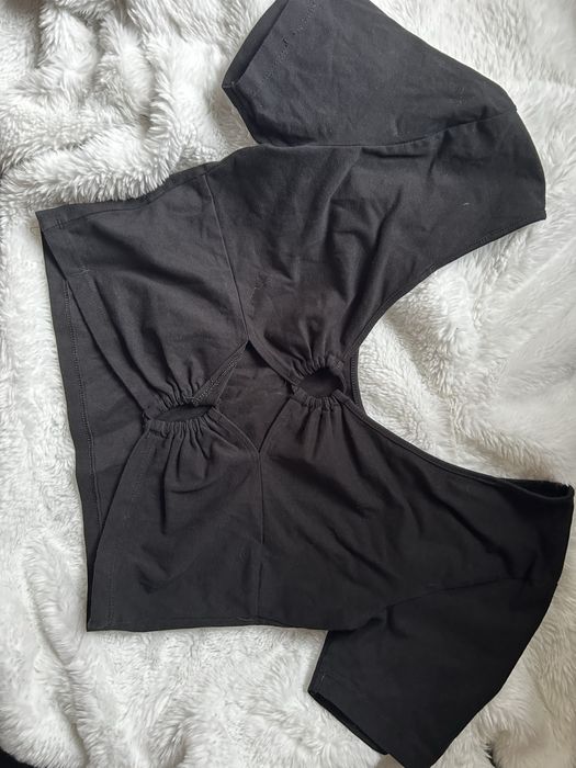 Top z wycięciami czarny