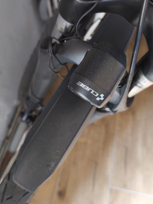 Rower trekingowy cube touring  on1