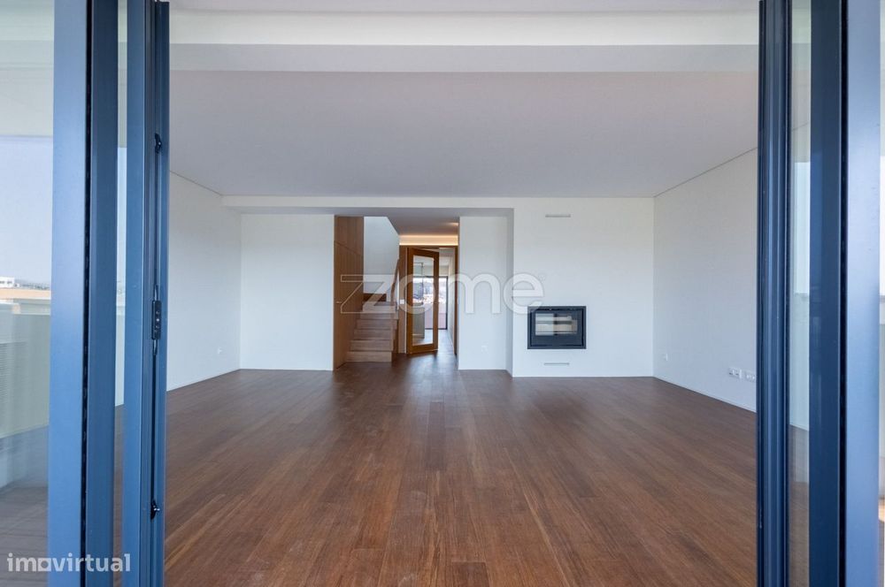 Apartamento T4 Duplex Novo no Prestigiado Edifício Alameda