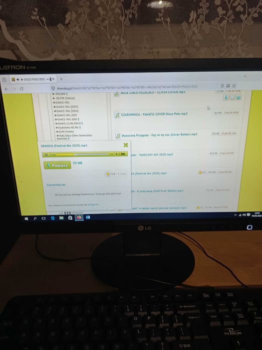 Komputer stacjonarny monitor klawiatura wifi