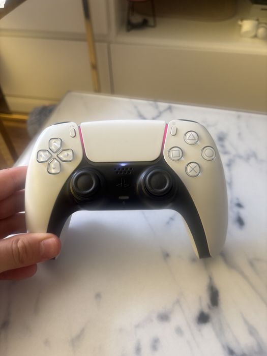 Uszkodzony pad ps5