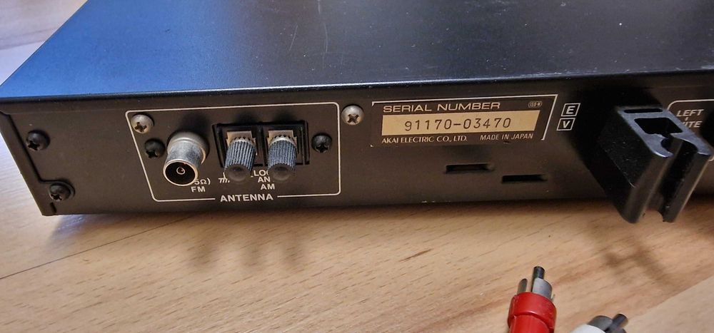 Tuner radiowy Akai AT-A1