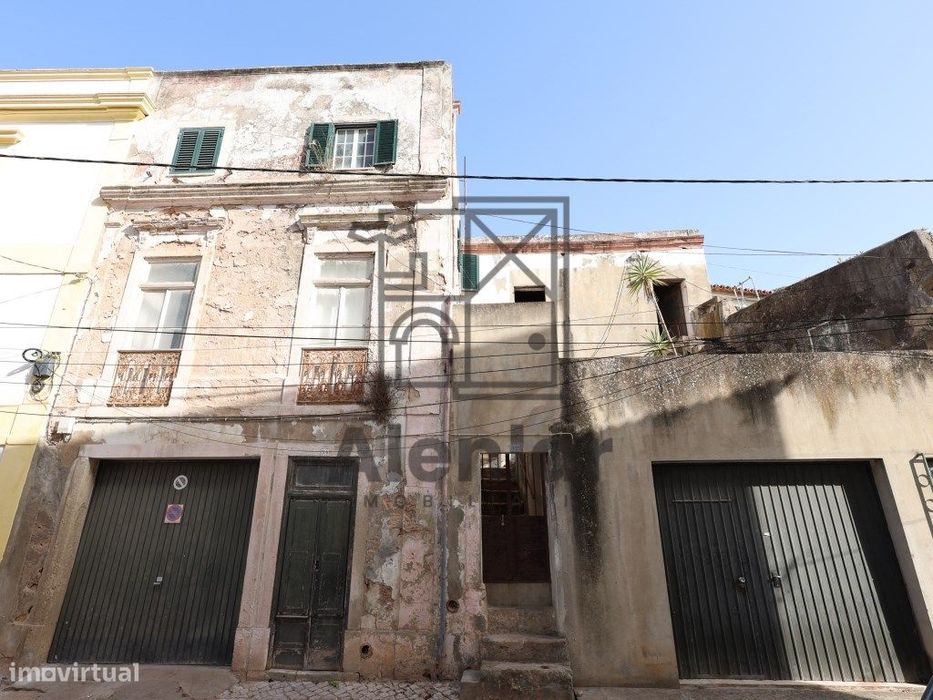 Prédio para remodelação - Alenquer