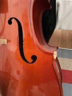 Violoncelo usado com suporte tripé