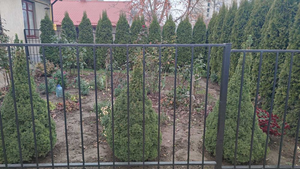 Продається трикімнатна квартира (частина будинку)