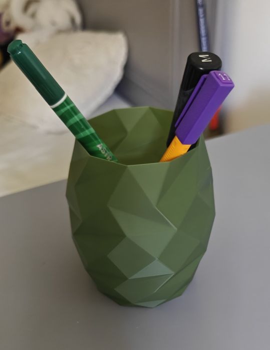 Biurowy kubek o strukturze 3D i wykonaniu w technologii druku 3D