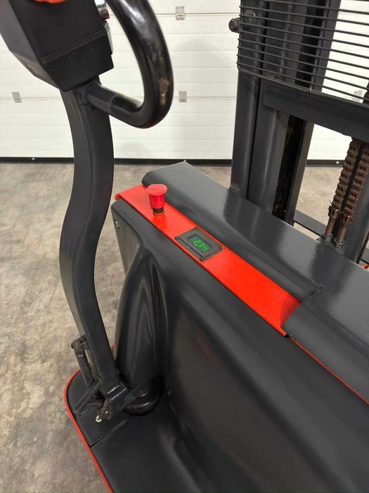 Stacker Elétrico 1500Kg.