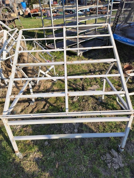 Regały ekspozycyjne