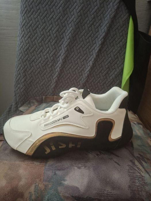 Buty damskie sportowe