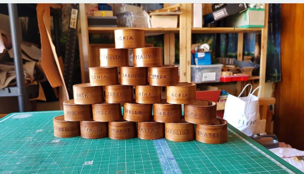 Argolas em Couro Personalizado