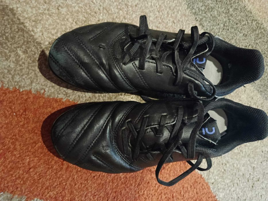 Chuteiras tamanho 36 e 38 em bom estado