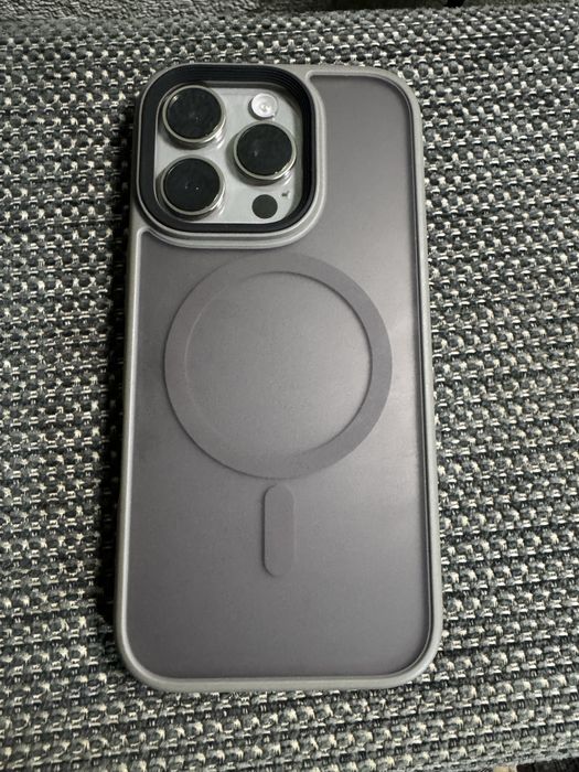 Чехол на iphone 16pro