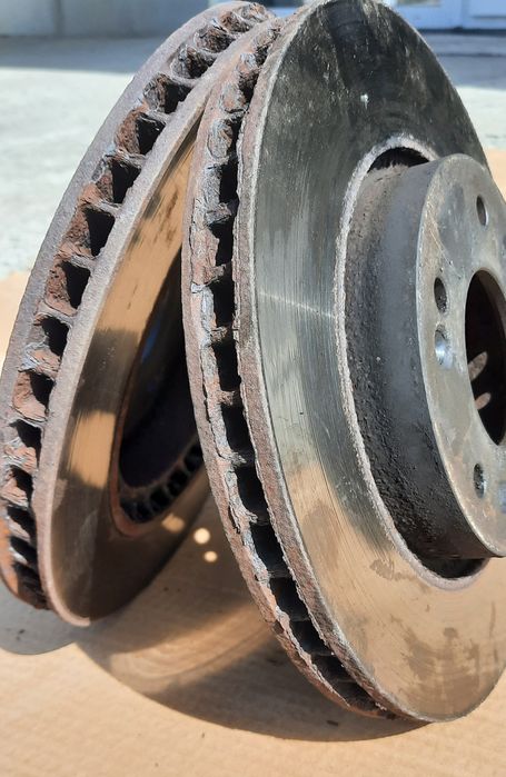 Продам тормозные диски Киа церато купе 2012г.в