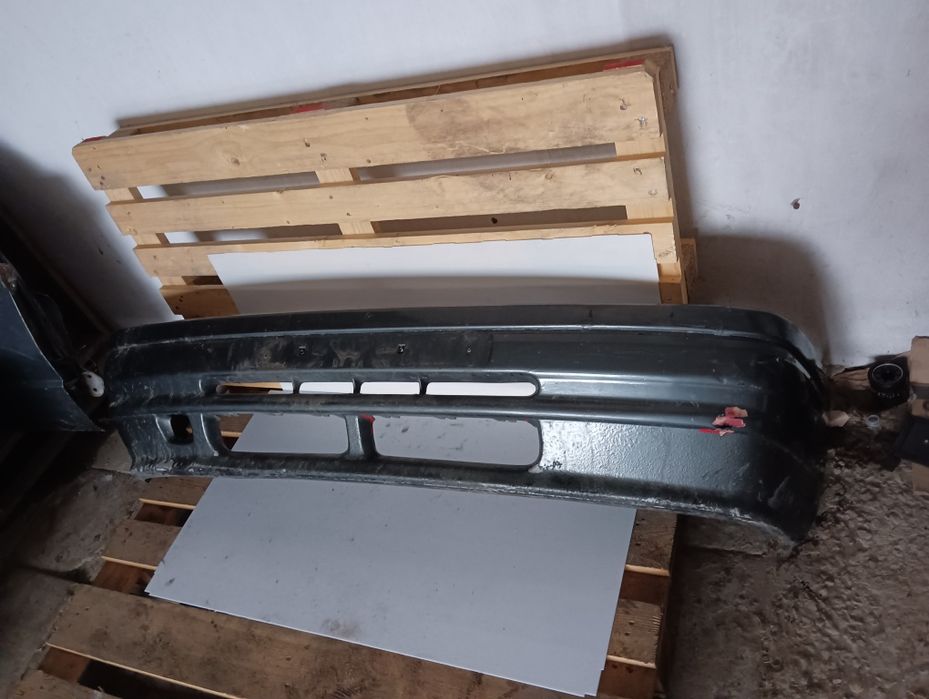 Передний бампер Mazda 323 BF