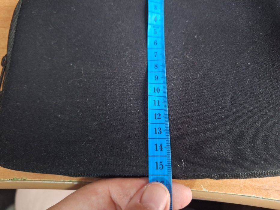 Czarne etui na tablet