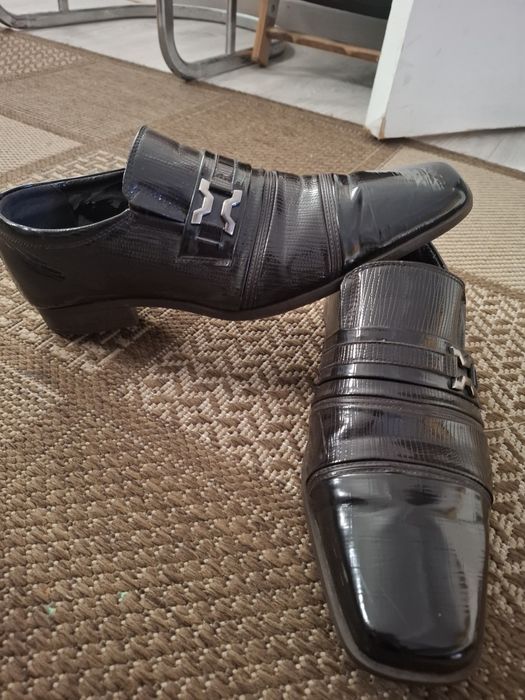 Sapato quase novo tamanho 41 ideal para quem quer andar no estilo