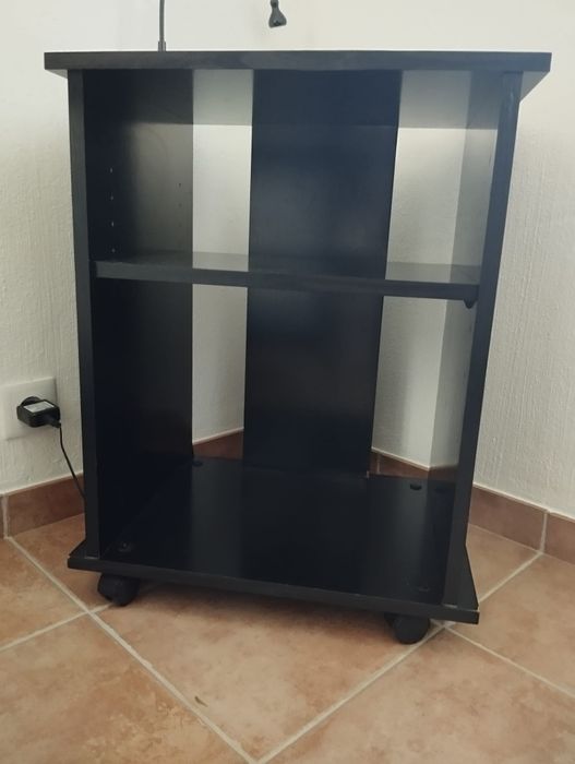 Mesa de cabeceira ou de apoio preta