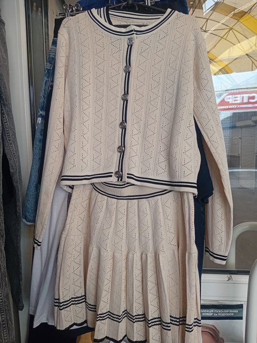 Продам костюм для девочки