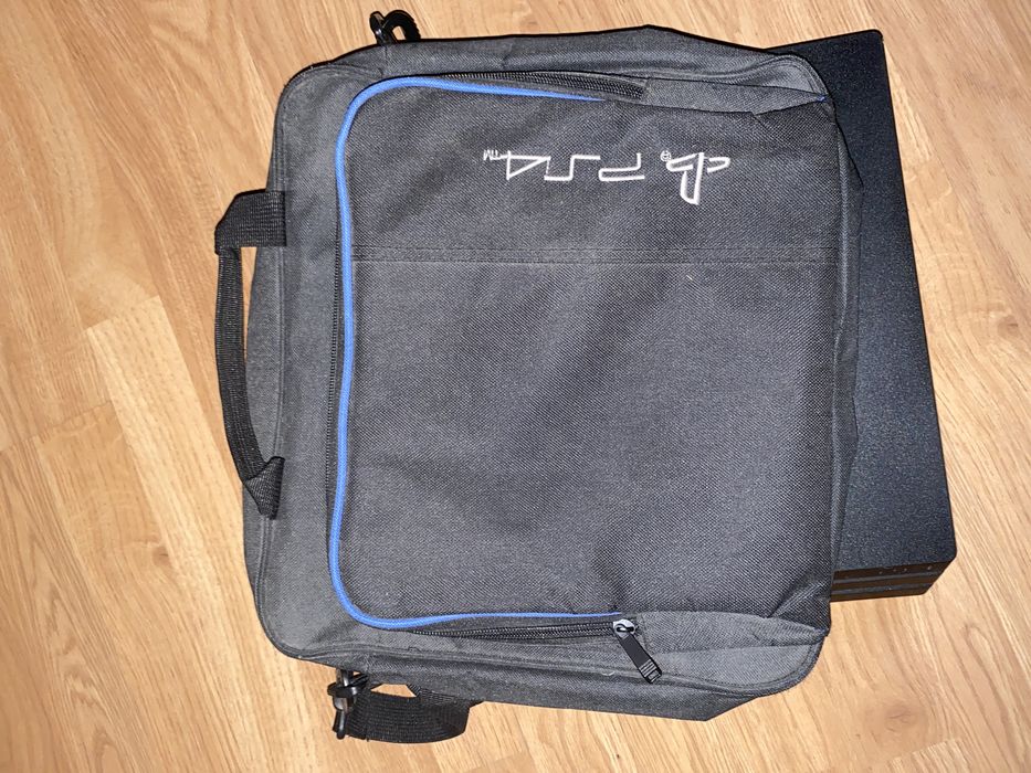 Playstation 4 Pro + Mala Playstation e Jogos