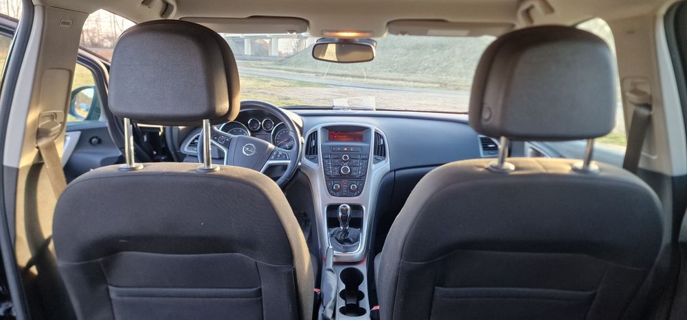 Opel Astra J hatchback 2011 r.