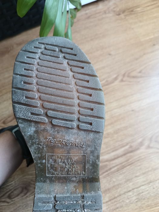 Czarne glany dr Martens 8 oczek