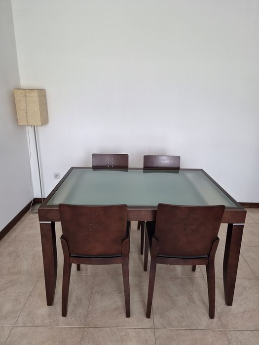 Conjunto Mesa Extensível + 4 Cadeiras