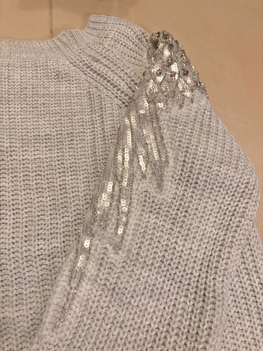 Sliczny sweterek aplikacja na rekawach cekiny szary popielaty