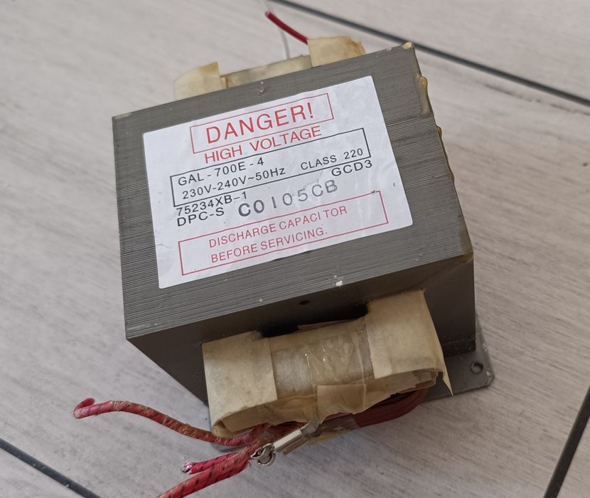 Transformator mikrofali 700E 4