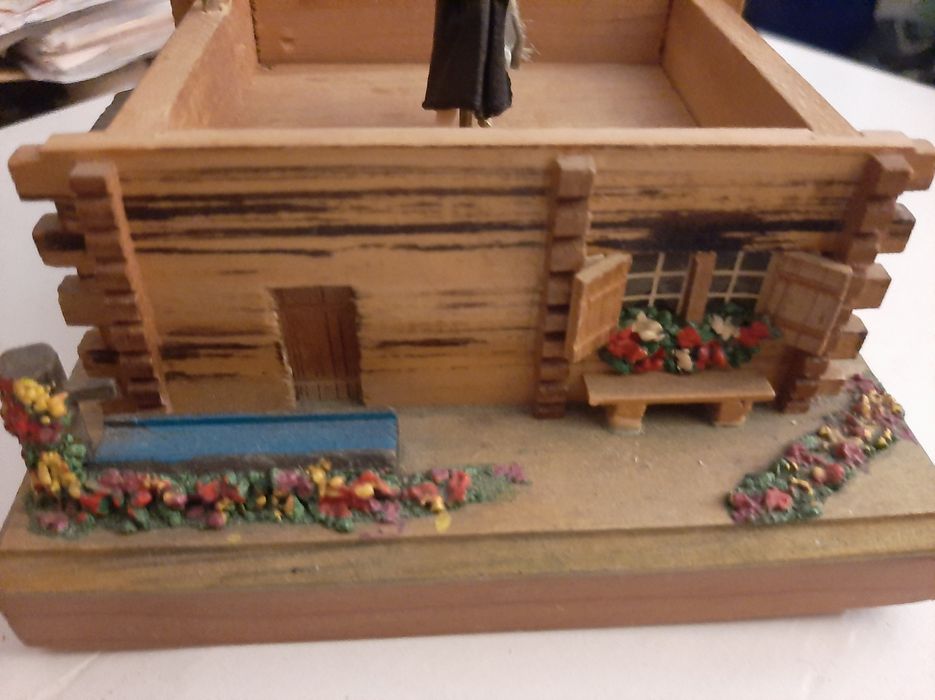 Vintage Chalet de madeira Reuge musical articulada