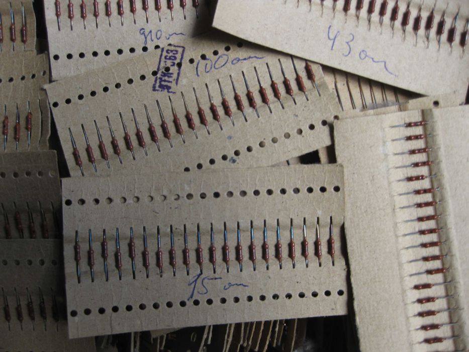 Резисторы МЛТ-0.125 ,0,5 новые 1400 шт. свыше 80 номиналов по 15-20 шт