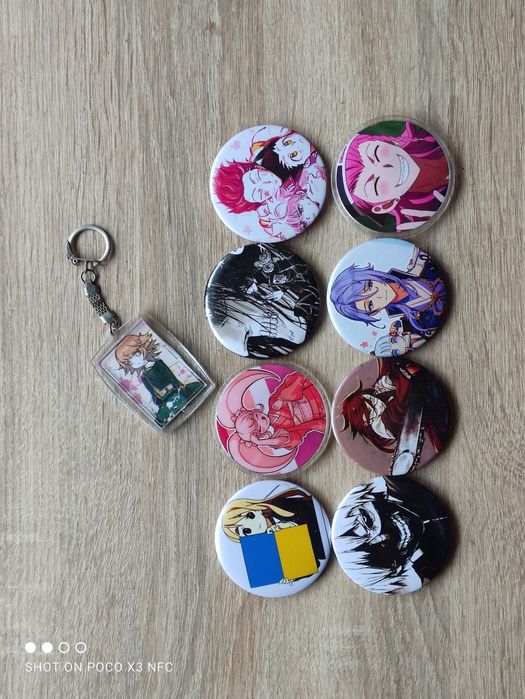 Значки з аніме персонажами