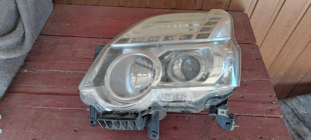 Lampa przednia Nissan X-trail