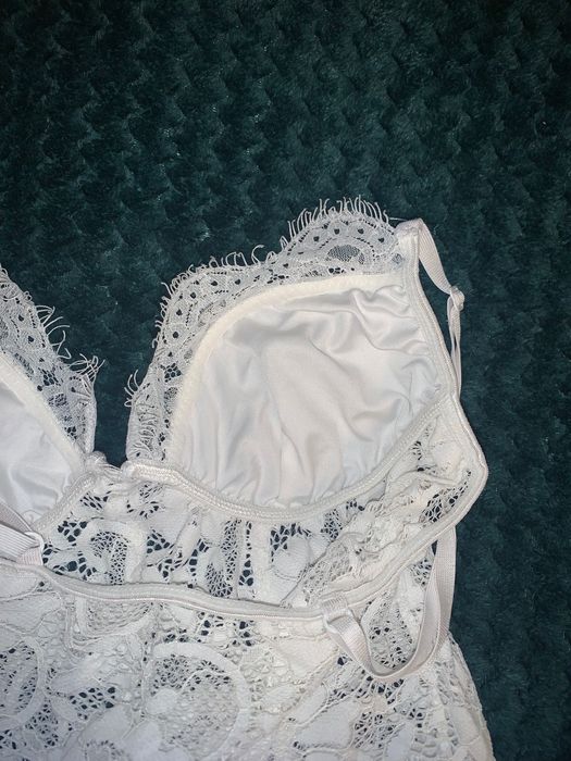 Białe Koronkowe body