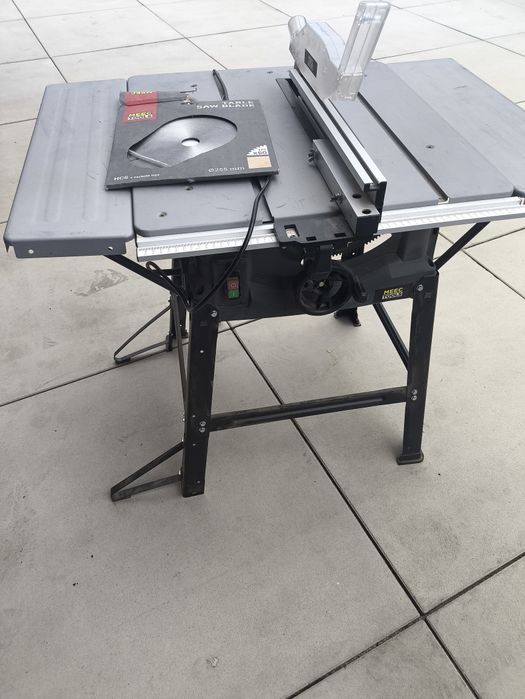 Pilarka stołowa 2000 W Ø250 mm
Meec Tools
