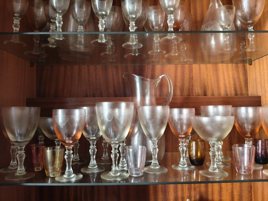 Vendo conjunto de licor e vinho antigo