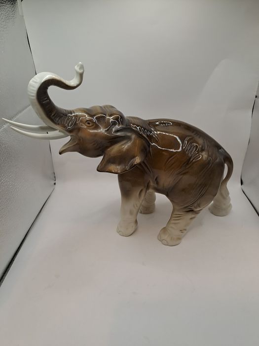 Статуетка. Статуэтка. Фарфоровая статуэтка. Слон.