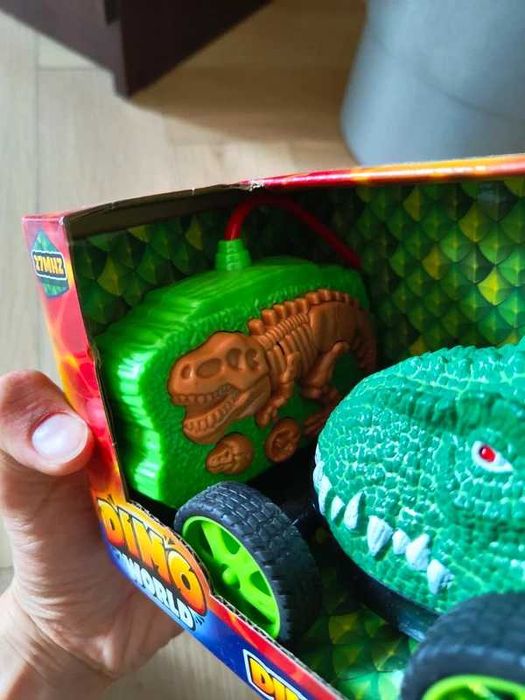Samochód RC dinozaur zdalnie sterowany Dino World zielony pilot 27mHz
