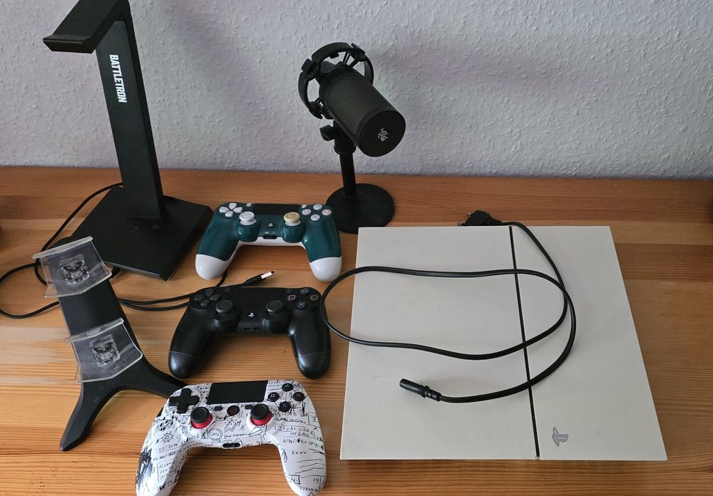 Biała konsola ps4 + 3 pady i gratisy