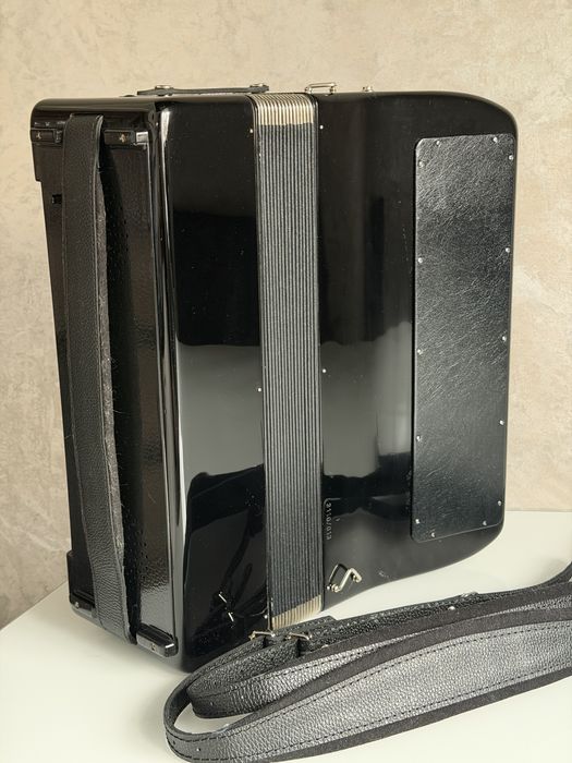 Баян 5- рядний  Weltmeister Grandina  не потребує вкладень