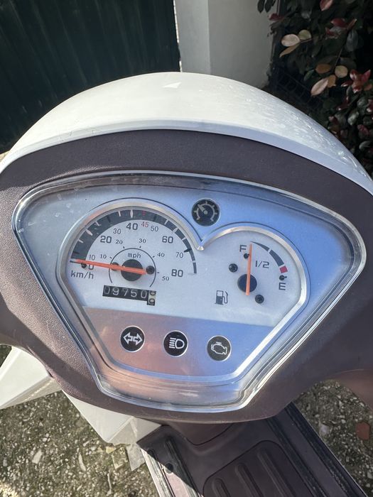 Zahara scootor com muito boa estado