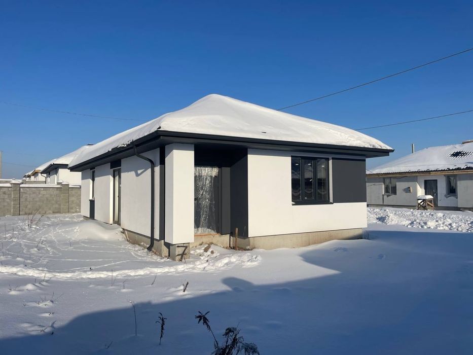 Збудований будинок з мережами та парканом!