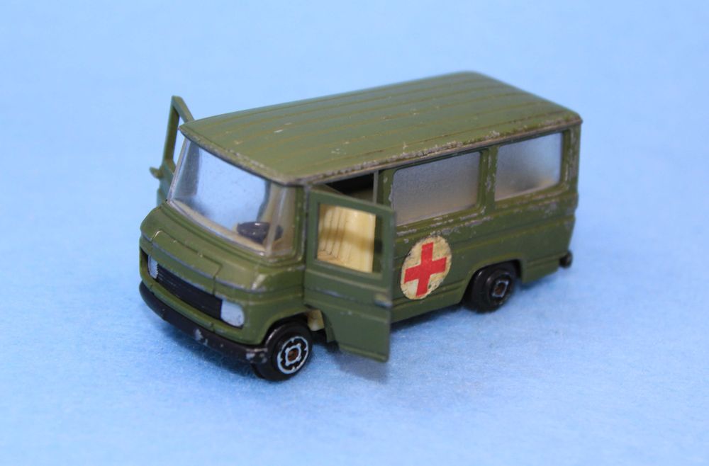 Rara minitura Guisval Mercedes-Benz Ambulância Exército