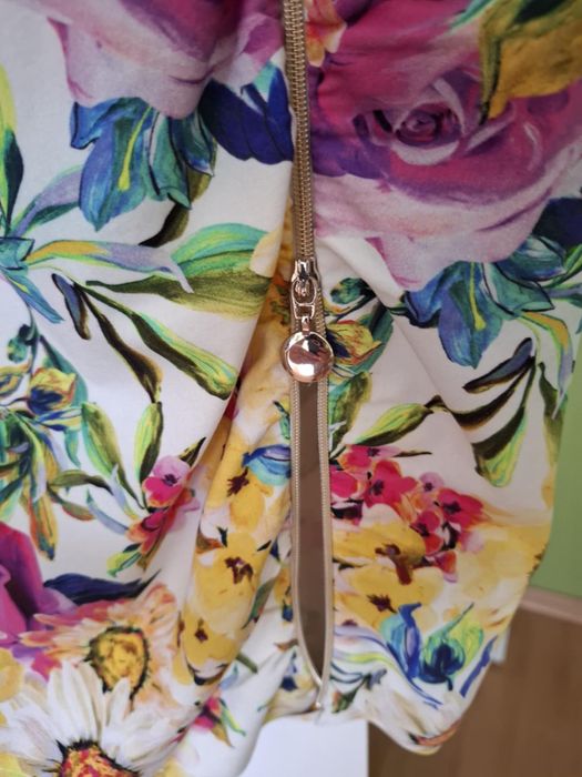 Elegancka imprezowa prosta sukienka w kwiaty, kolorowa łączka S kmx