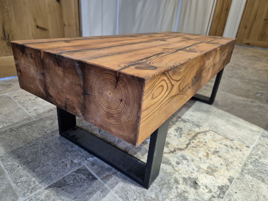 Stolik kawowy- olejowany, ze starych bali