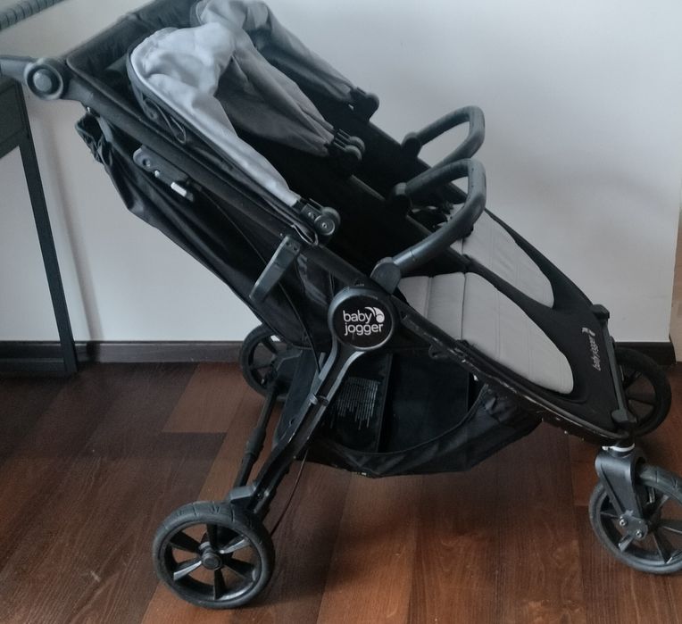 Wózek bliźniaczy spacerówka - Baby Jogger City Mini GT2