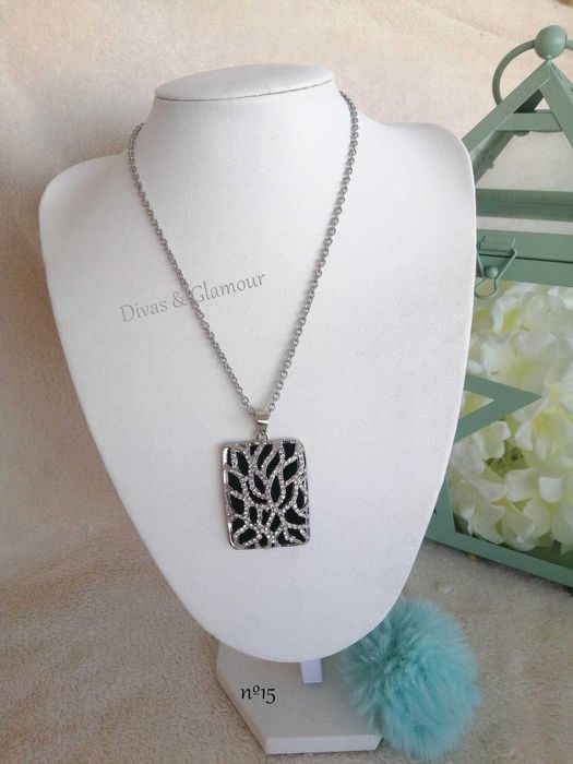 Vários colares lindíssimos